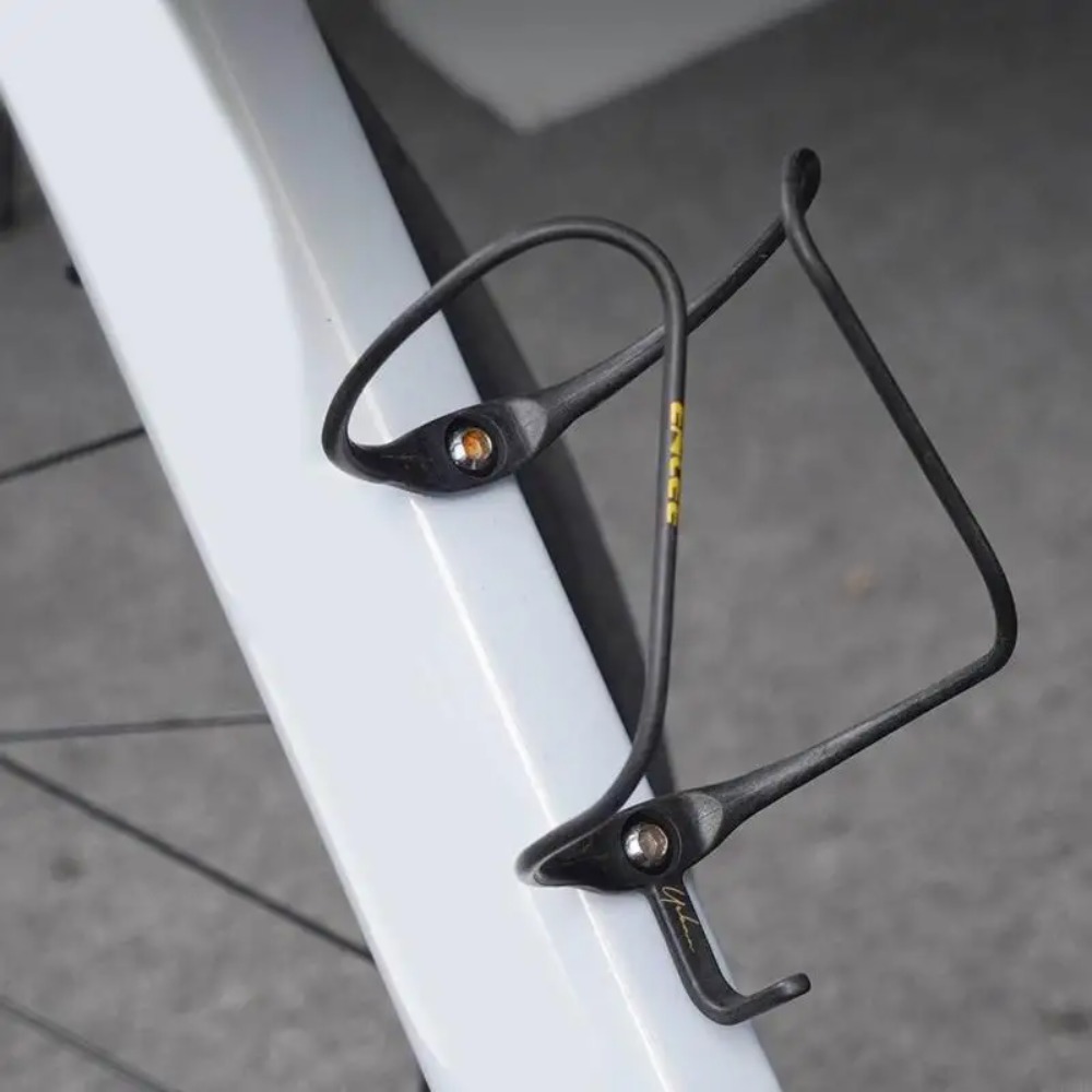 حامل زجاجة ماء للدراجات خفيف ا - مراجعة Cycling Gear Stand وسعره